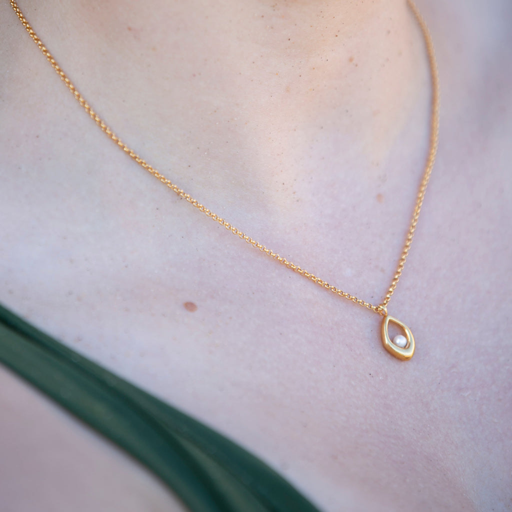 Woman wearing the Oceana Pendant in gold